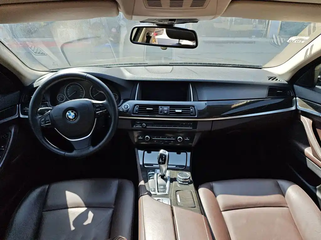 BMW 5 Series 2016 — фото 10