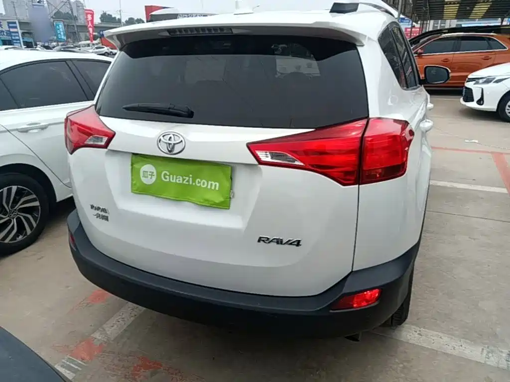 Toyota RAV4 2016 — фото 6