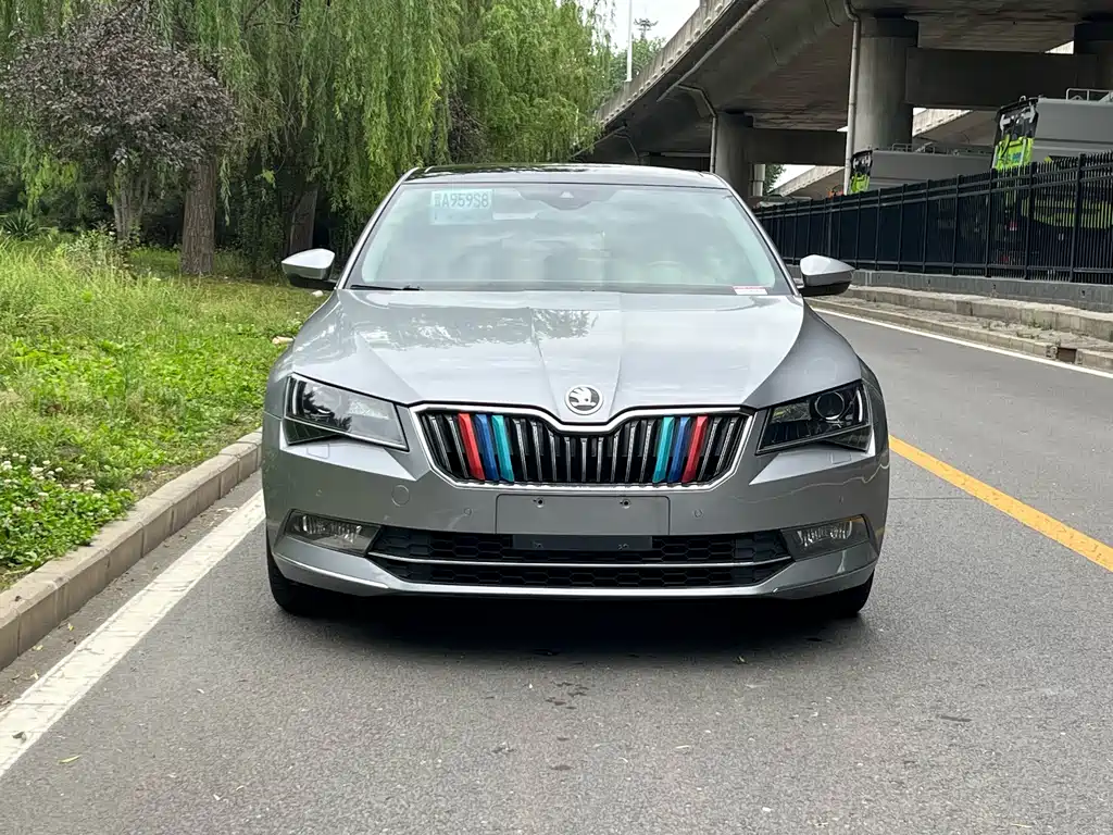 Skoda Superb 2015 — фото 2