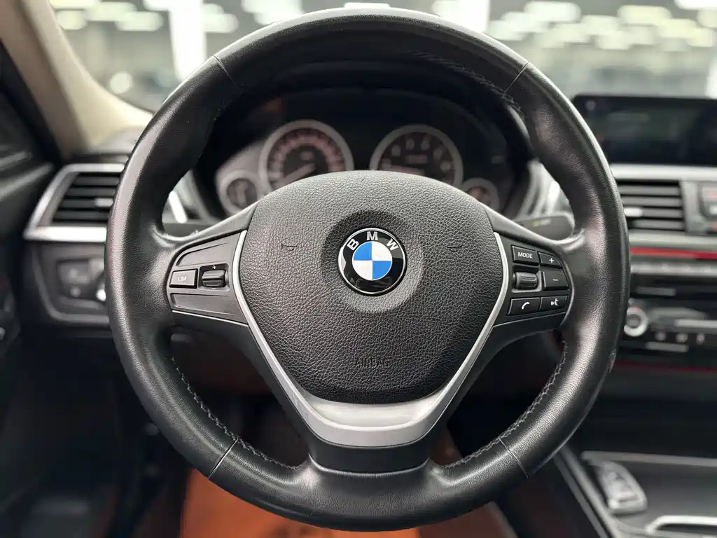 BMW 3 Series 2019 — фото 12