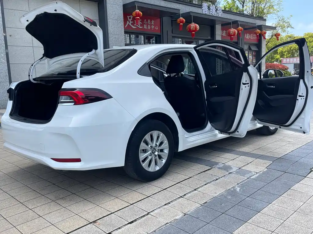 Toyota Corolla 2023 — фото 15