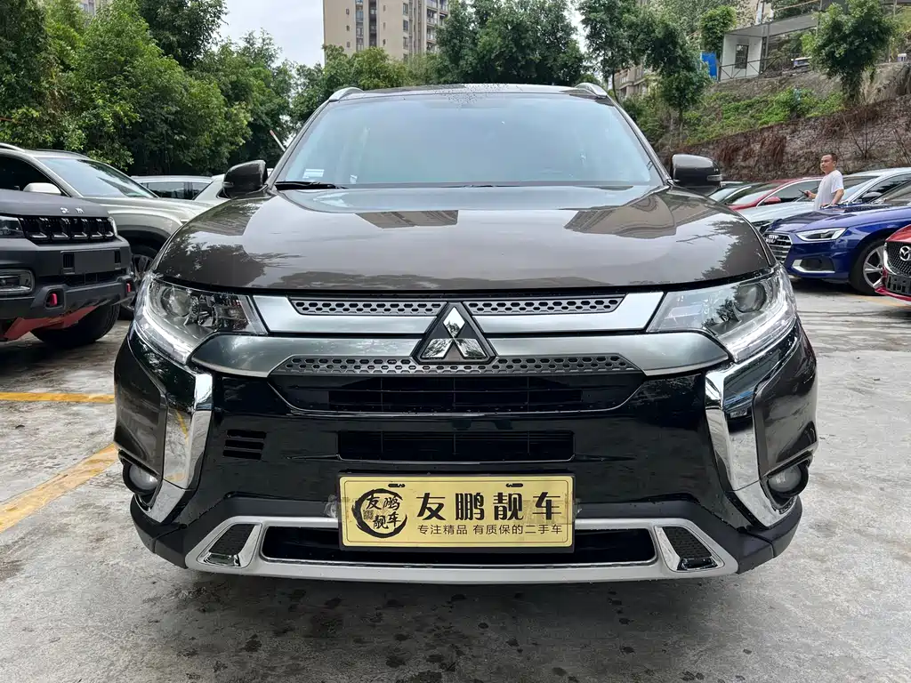 Mitsubishi Outlander 2020 — фото 2