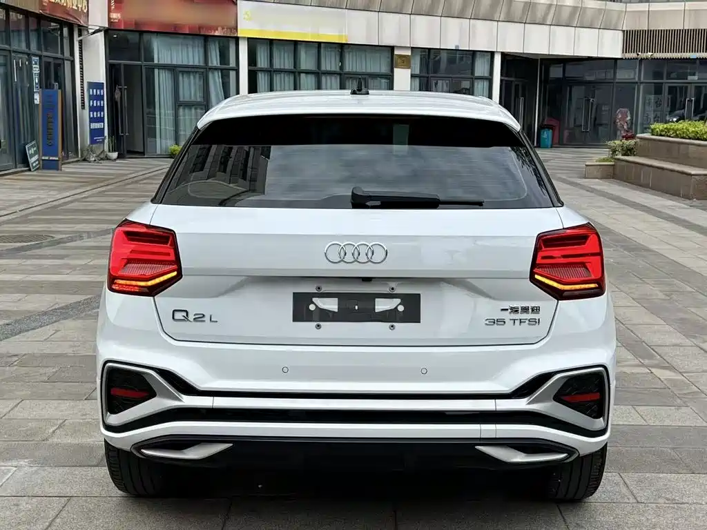 Audi Q2L 2024