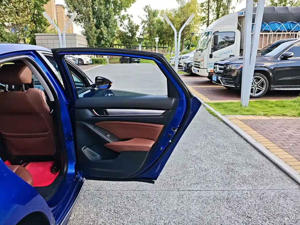 Honda Accord 2020 — фото 18
