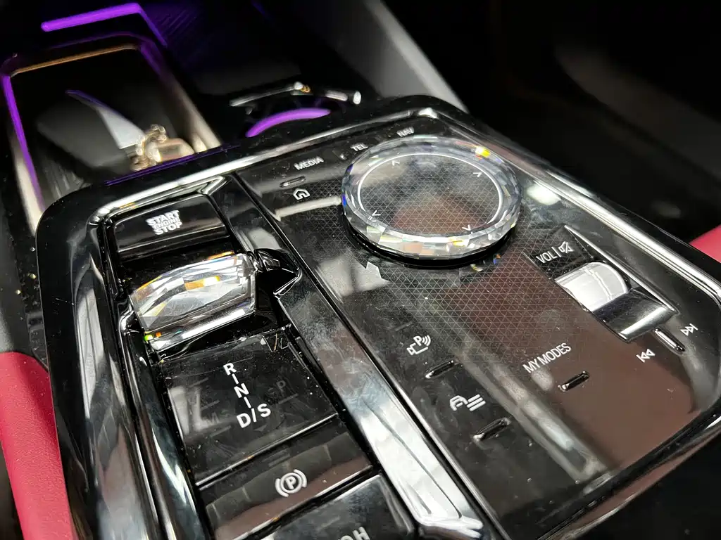 BMW 5 Series 2025 — фото 13
