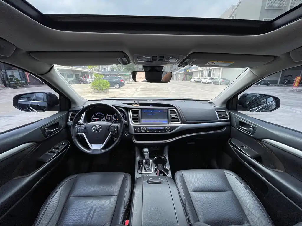 Toyota Highlander 2018 — фото 11