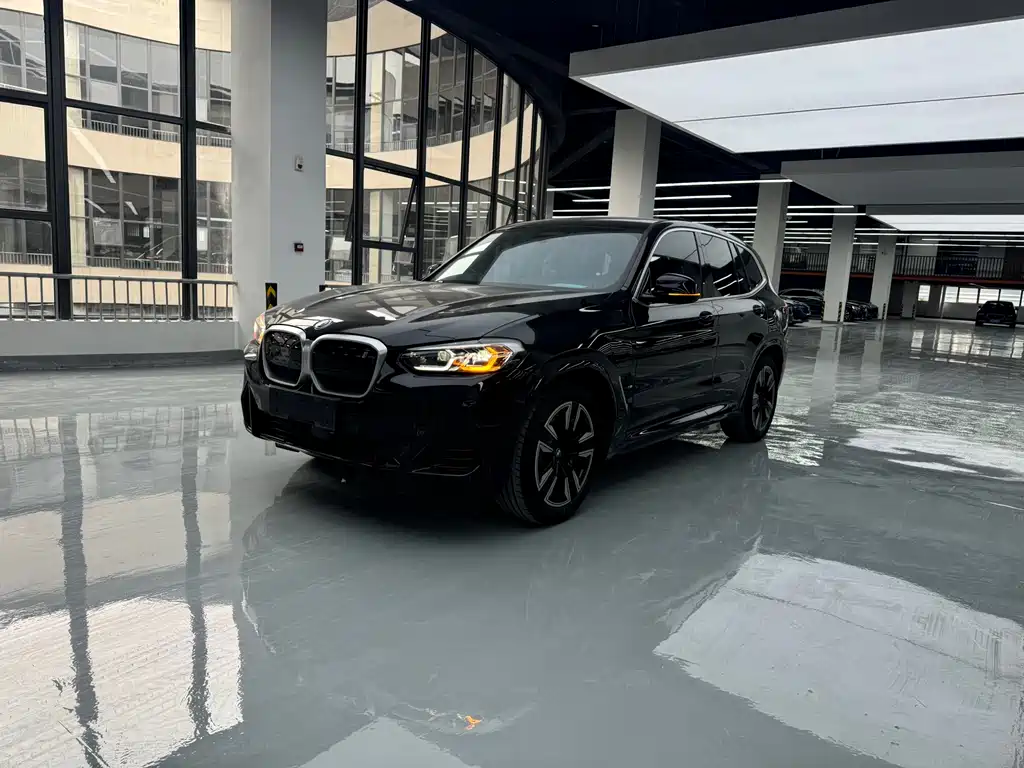 BMW iX3 2023