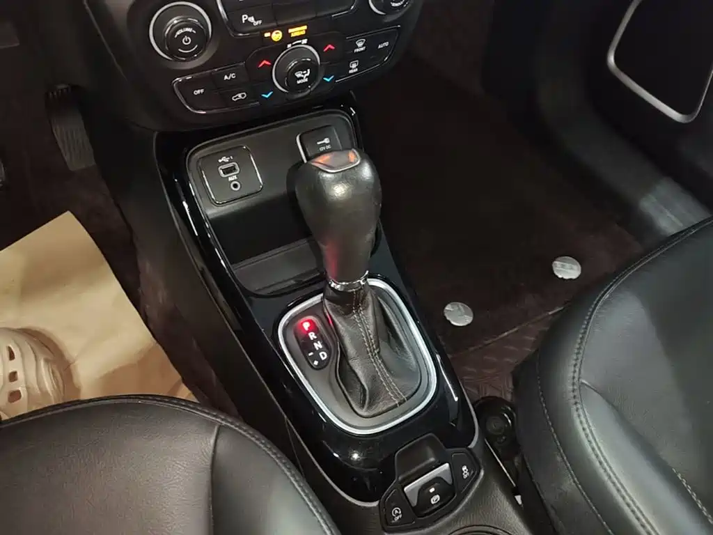 Jeep Compass 2021 — фото 10