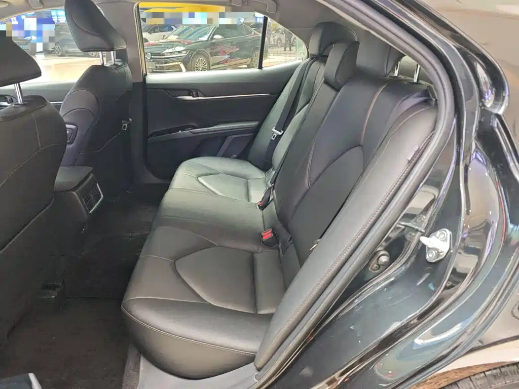 Toyota Camry 2023 — фото 17
