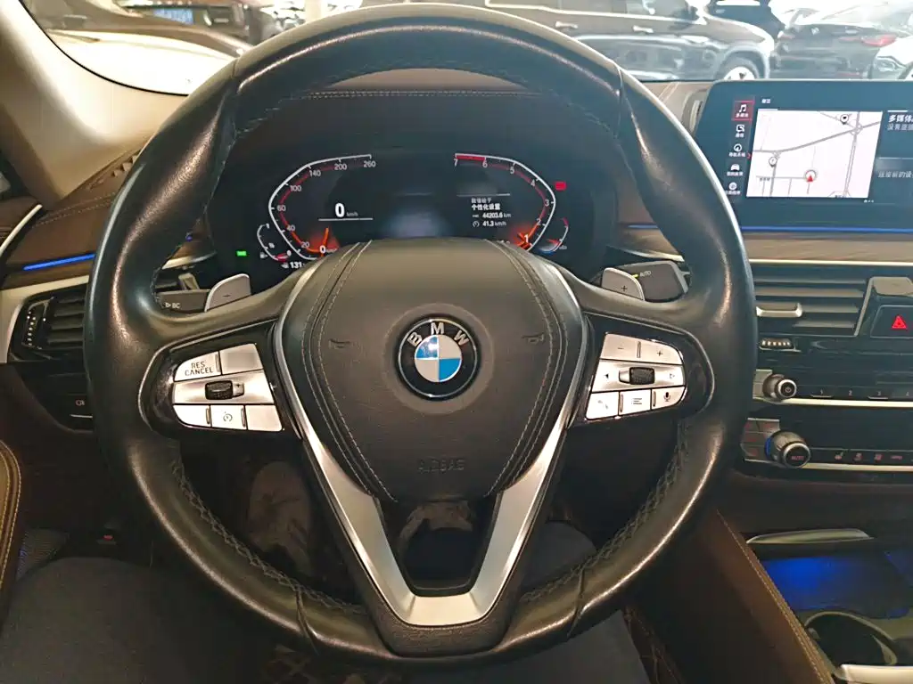 BMW 5 Series 2020 — фото 11