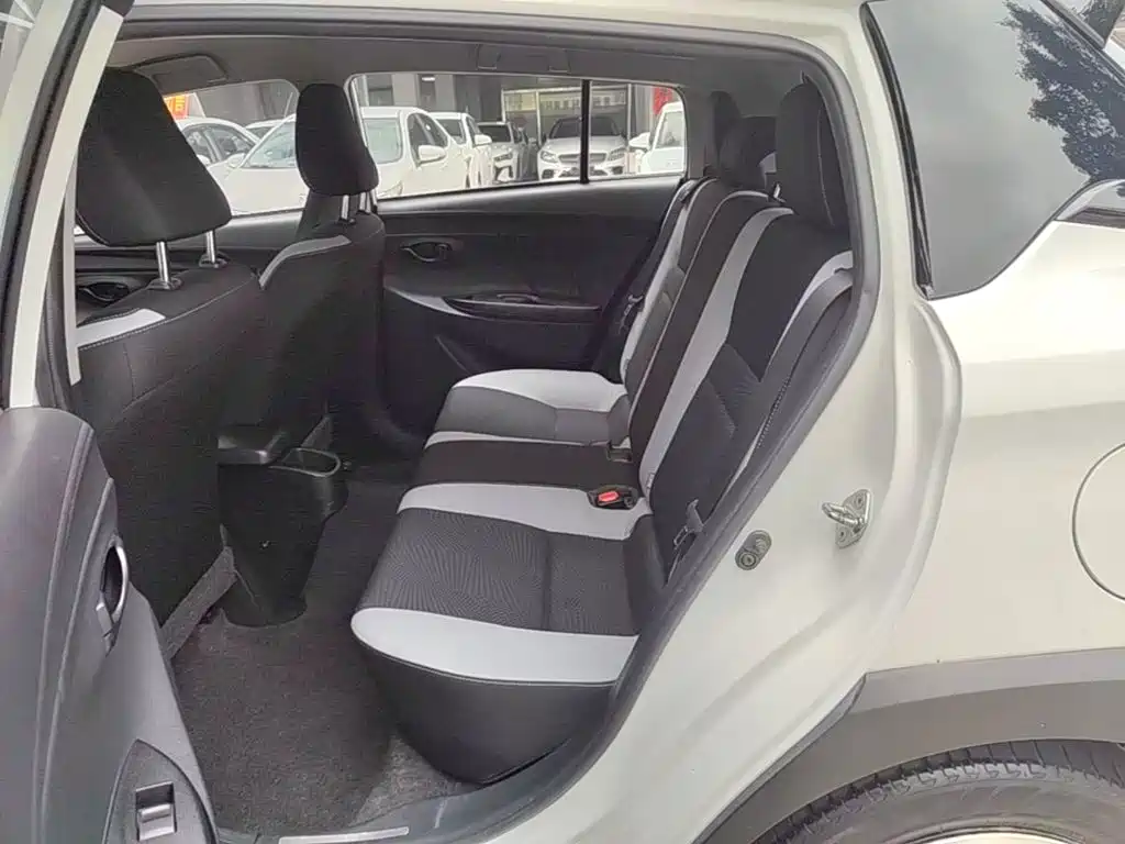 Toyota Yaris L 2021 — фото 17