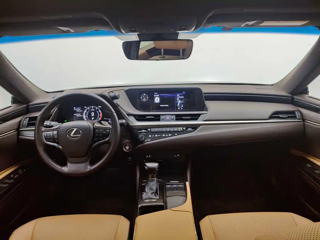 Lexus ES 2018 — фото 17