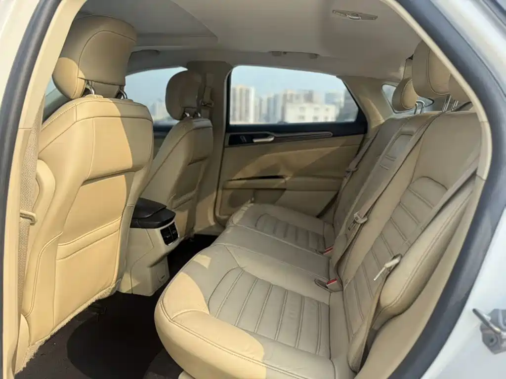 Ford Mondeo 2015 — фото 12