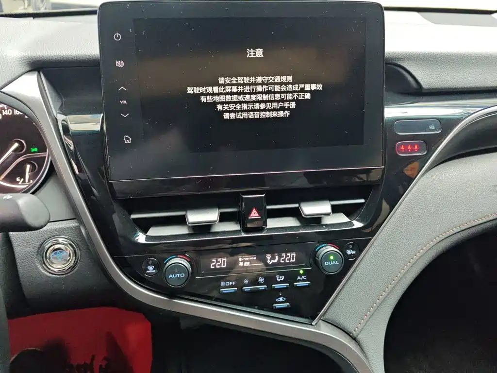Toyota Camry 2023 — фото 13