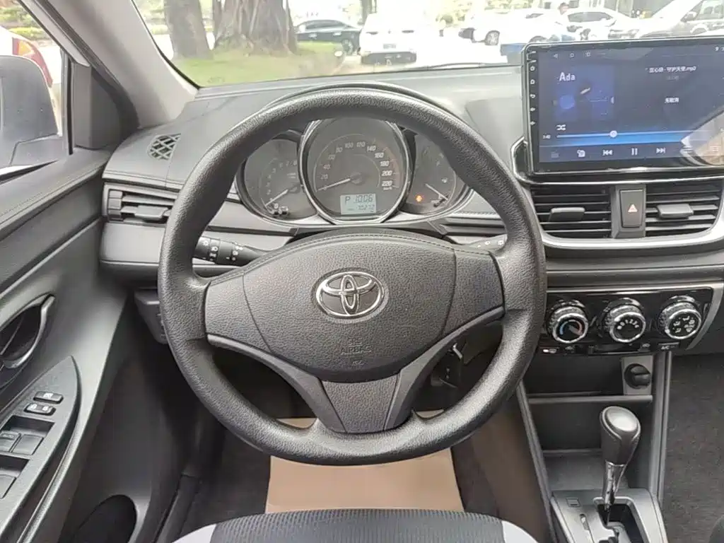 Toyota Yaris L 2021 — фото 11