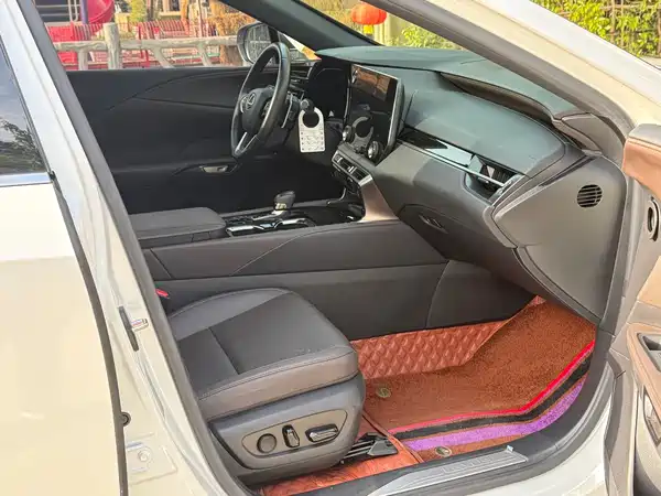 Lexus RX 2023