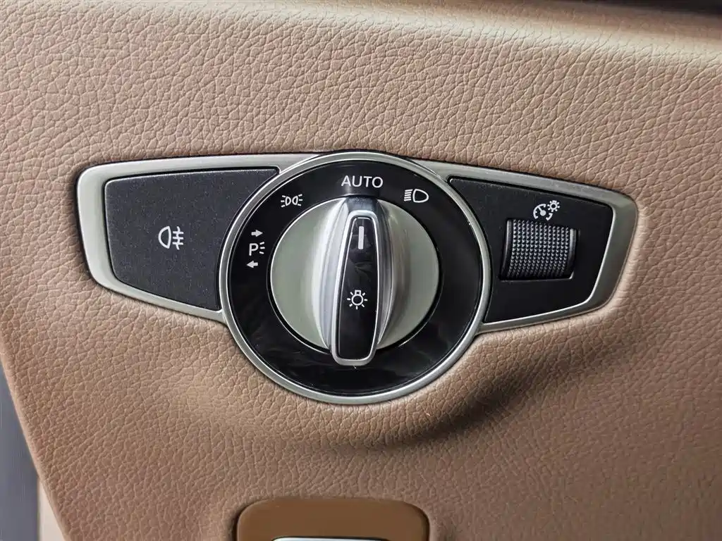 Mercedes-Benz E-Class 2021 — фото 21