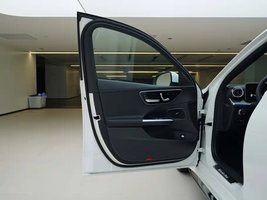 Mercedes-Benz C-Class 2024 — фото 16