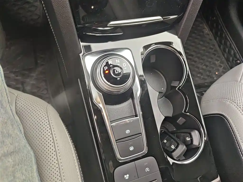 Ford Escape 2021 — фото 14