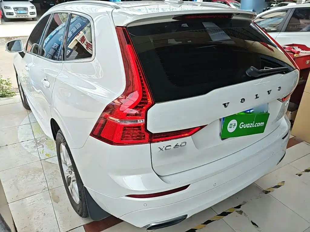 Volvo XC60 2018 — фото 23