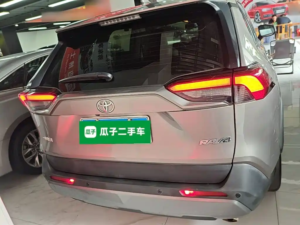 Toyota RAV4 2021 — фото 6