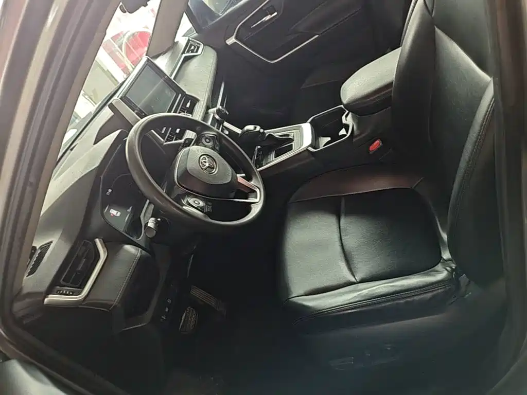 Toyota RAV4 2021 — фото 15