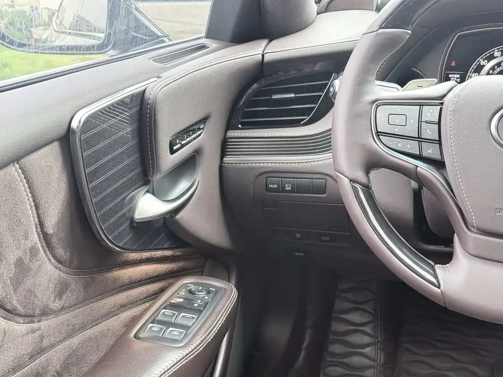 Lexus LS 2020 — фото 15