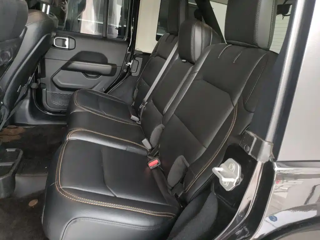 Jeep Wrangler 2023 — фото 13