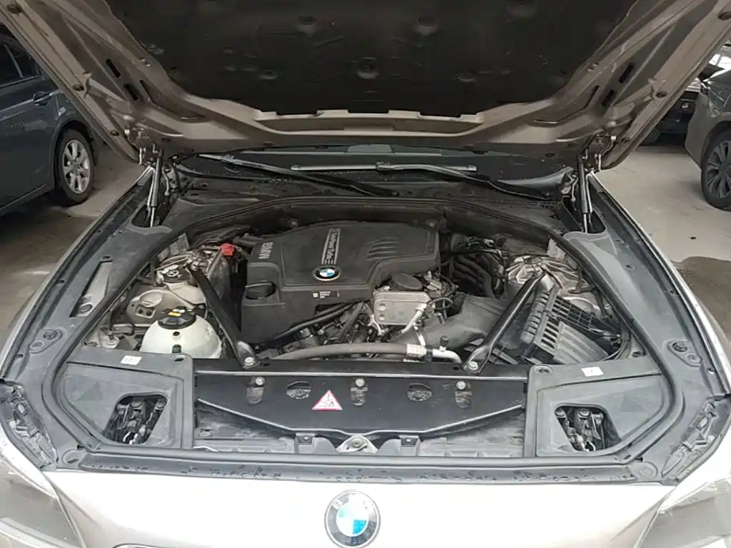 BMW 5 Series 2015 — фото 20