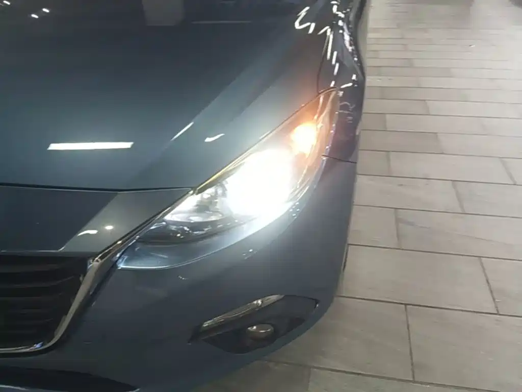 Mazda 3 Axela 2017 — фото 24