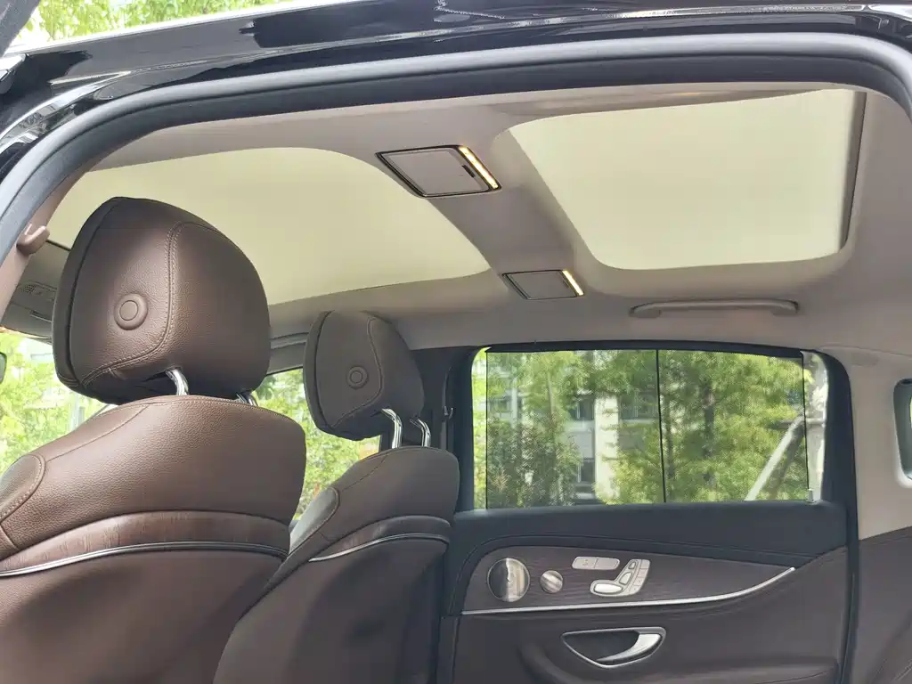 Mercedes-Benz E-Class 2023 — фото 11
