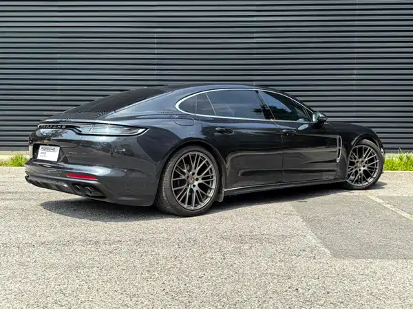 Porsche Panamera 2022