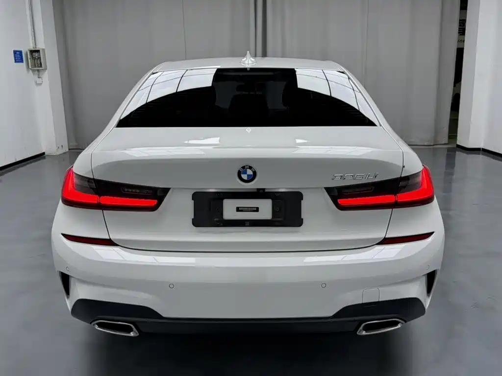 BMW 3 Series 2021 — фото 19