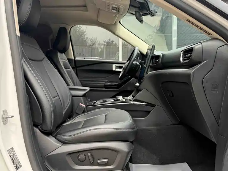 Ford Explorer 2021 — фото 16