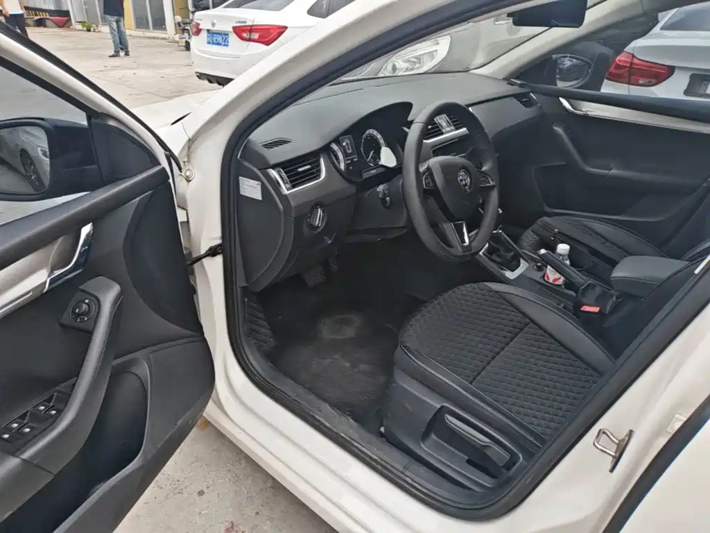 Skoda Octavia 2020 — фото 16