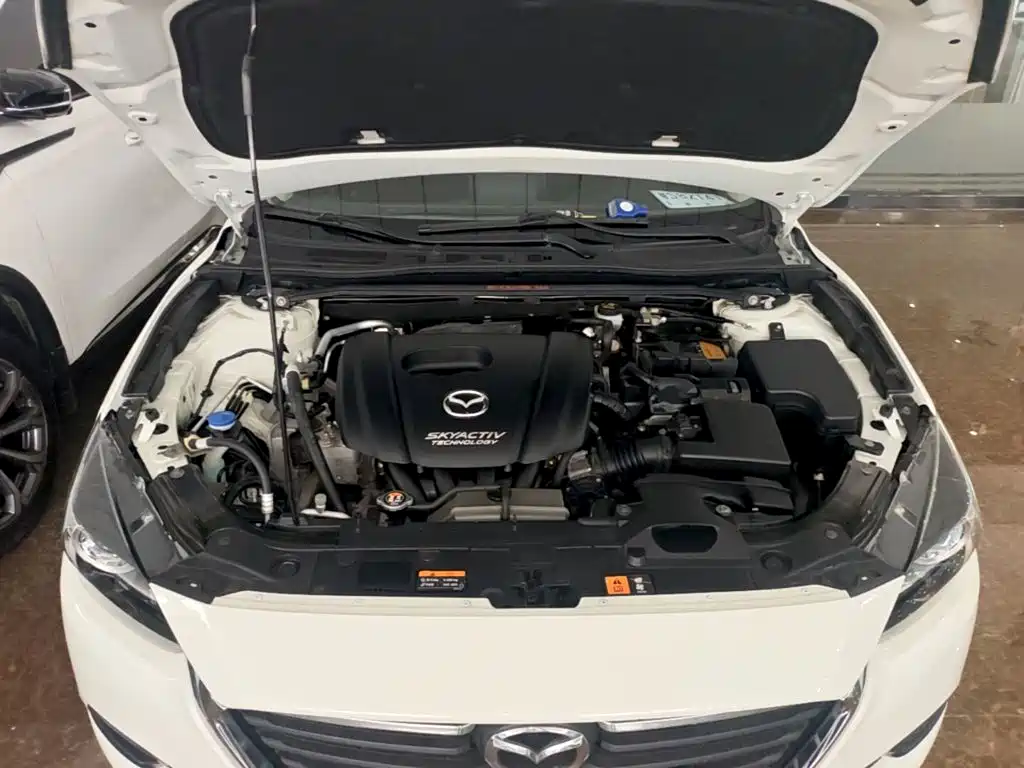 Mazda 3 Axela 2018 — фото 20