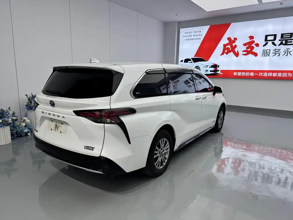 Toyota Sienna 2022 — фото 14