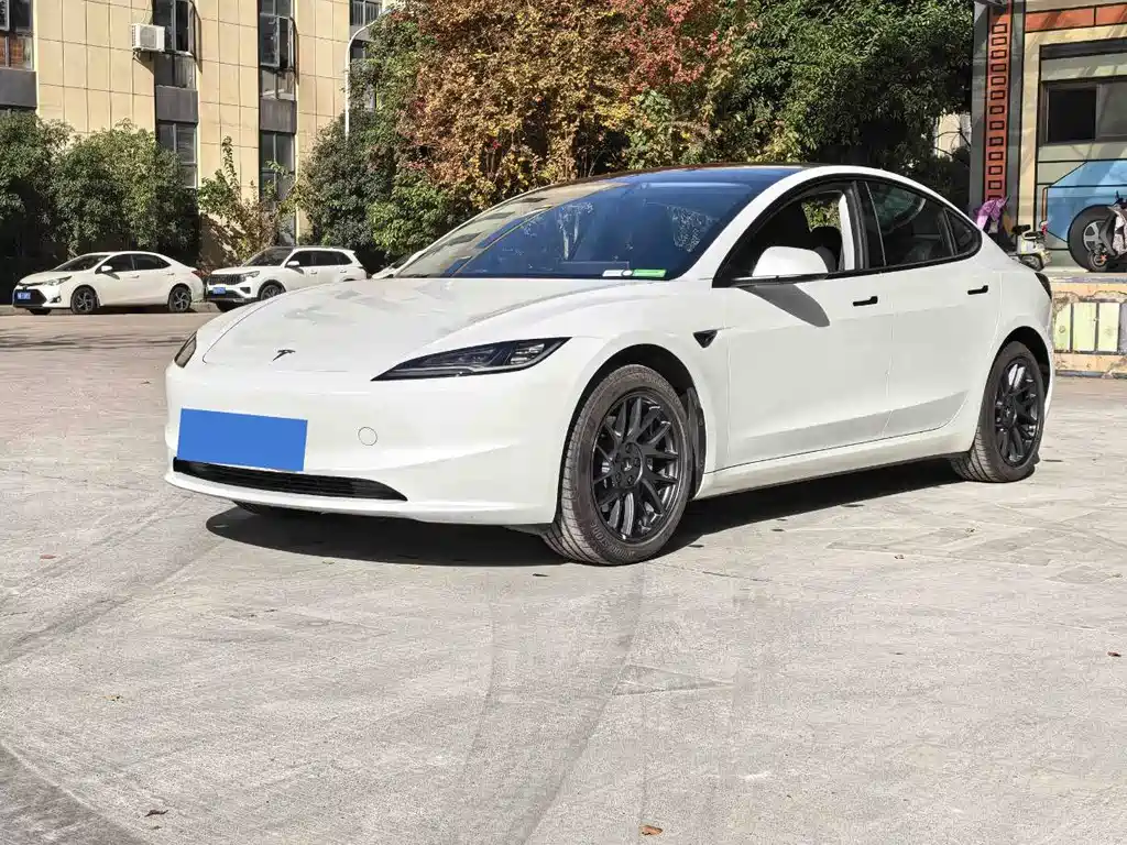 Tesla Model 3 2025 — фото 1