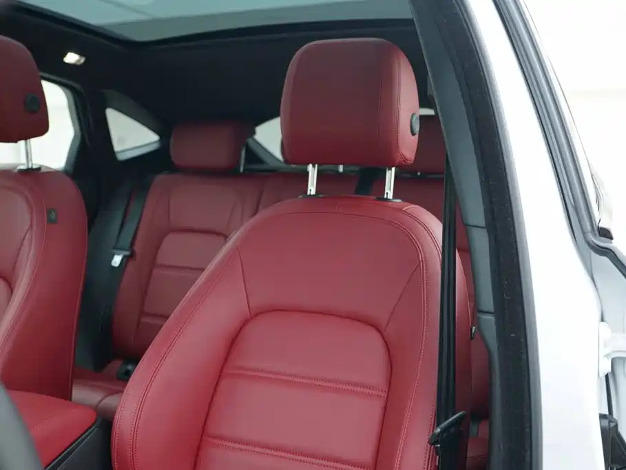 Jaguar E-PACE 2024 — фото 14