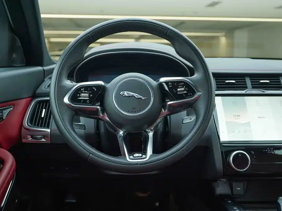 Jaguar E-PACE 2024 — фото 18