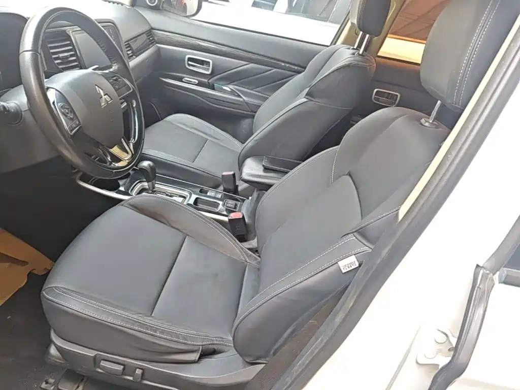 Mitsubishi Outlander 2019 — фото 15