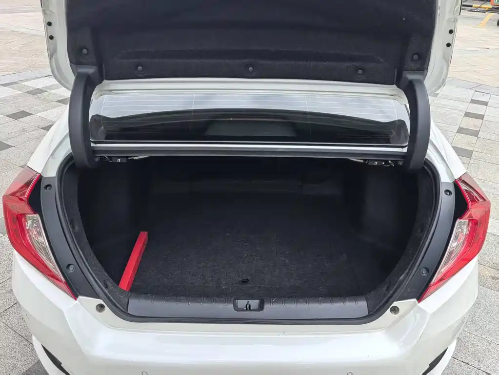 Honda Civic 2018 — фото 12