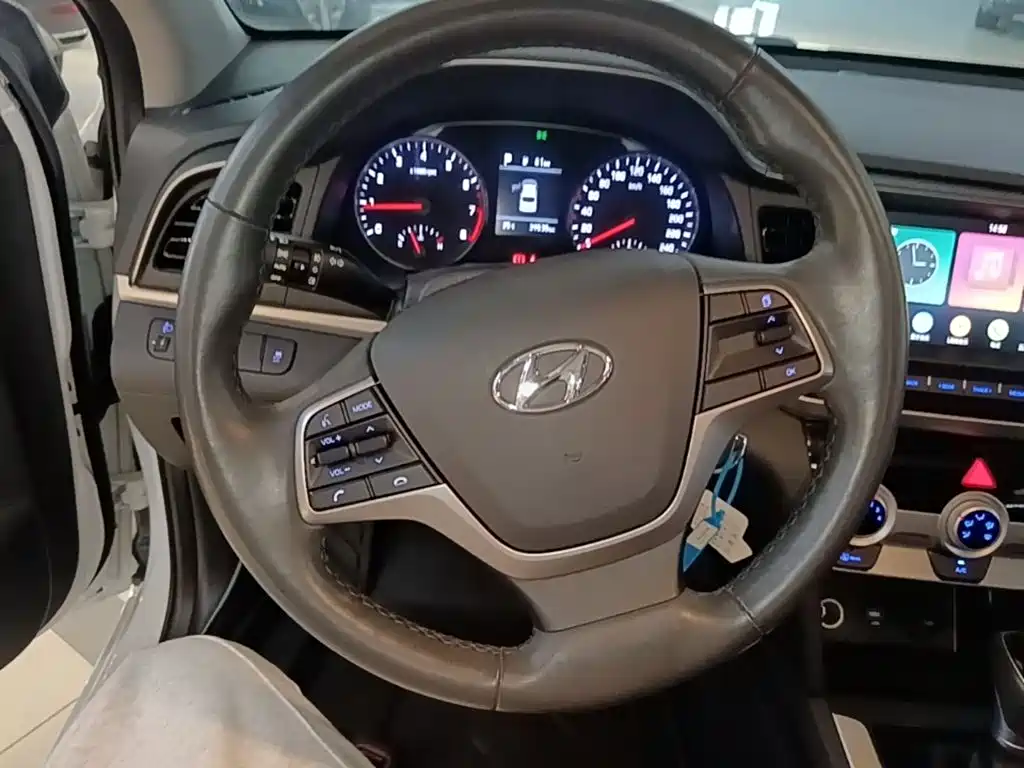 Hyundai Elantra 2019 — фото 11