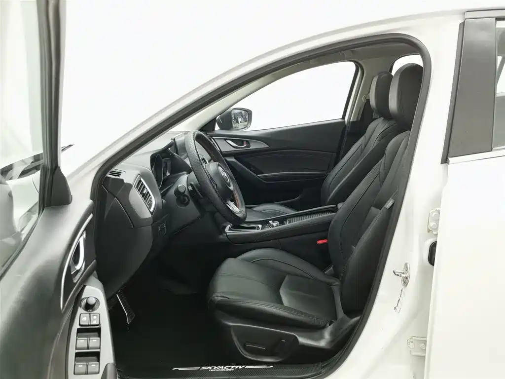 Mazda 3 Axela 2019 — фото 10