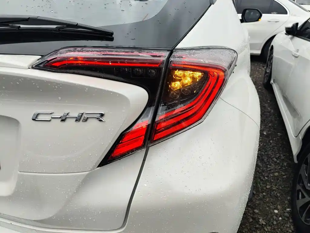 Toyota C-HR 2020 — фото 24