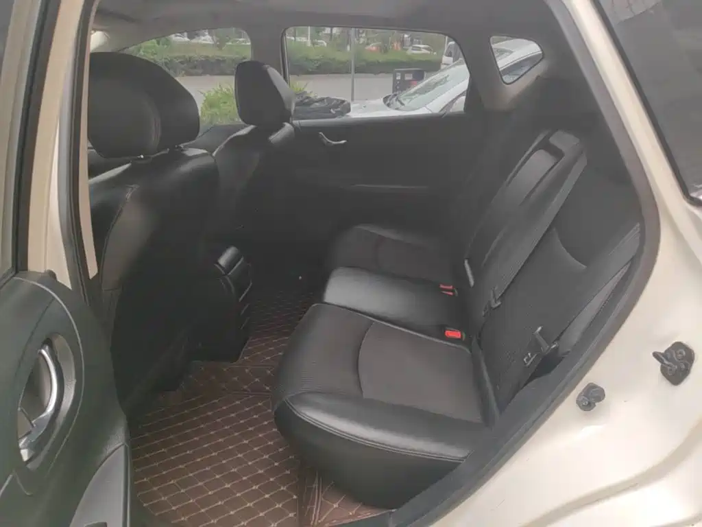 Nissan Tiida 2015 — фото 17