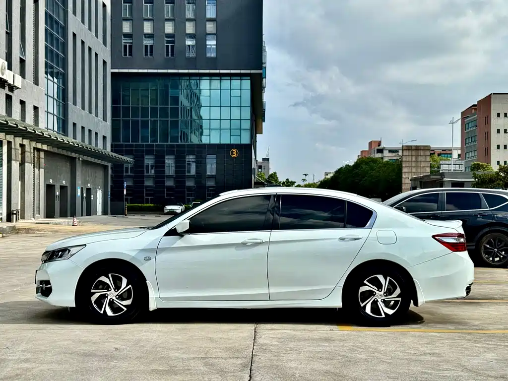 Honda Accord 2017 — фото 15