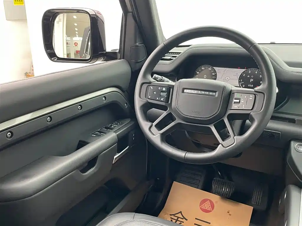 Land Rover Defender 2025 — фото 30