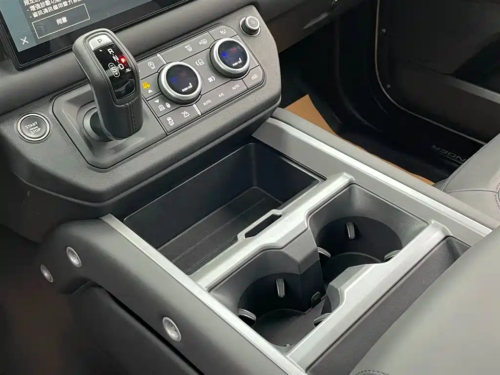 Land Rover Defender 2025 — фото 24