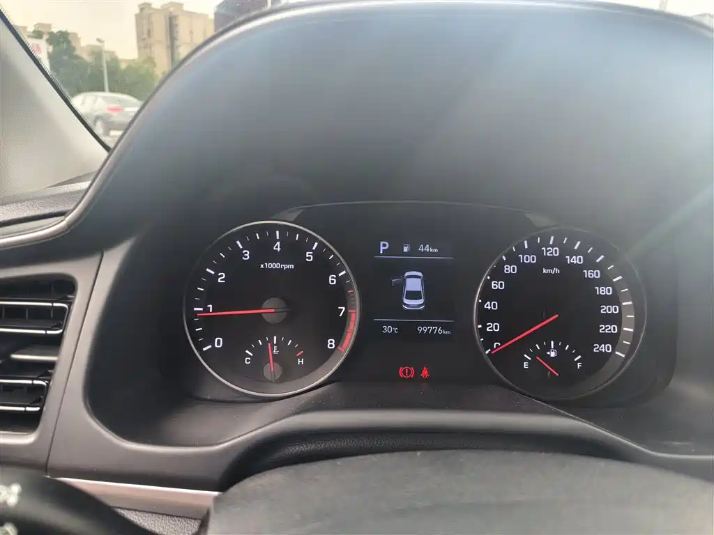 Hyundai Elantra 2019 — фото 12